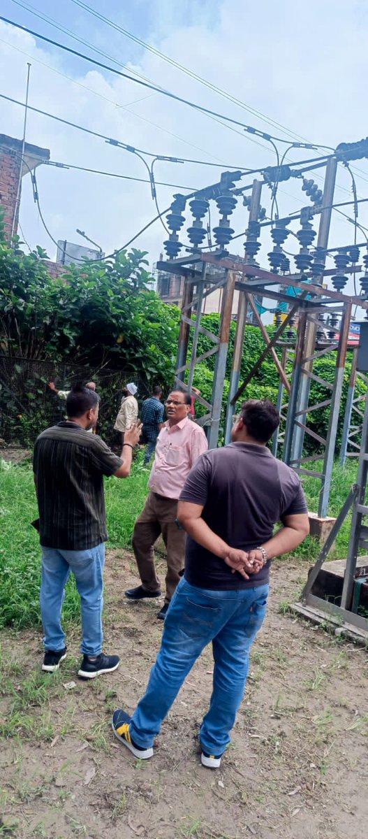 seeudc7's tweet photo. उपभोक्ताओं को निर्बाध विद्युत् आपूर्ति उपलब्ध कराने के अनुक्रम में विoनoविoमo वृंदावन अमौसी क्षेत्र लखनऊ के अंतर्गत 33/11 केवी उपकेंद्र न्यू आलमबाग में मरम्मत का कार्य दिनांक 01.08.2025 को किया जा रहा है।
@CMOfficeUP 
@aksharmaBharat 
@ChairmanUppcl 
@mduppcl 
@MVVNLmd 
@MVVNLHQ https://t.co/BQnl36ICsE