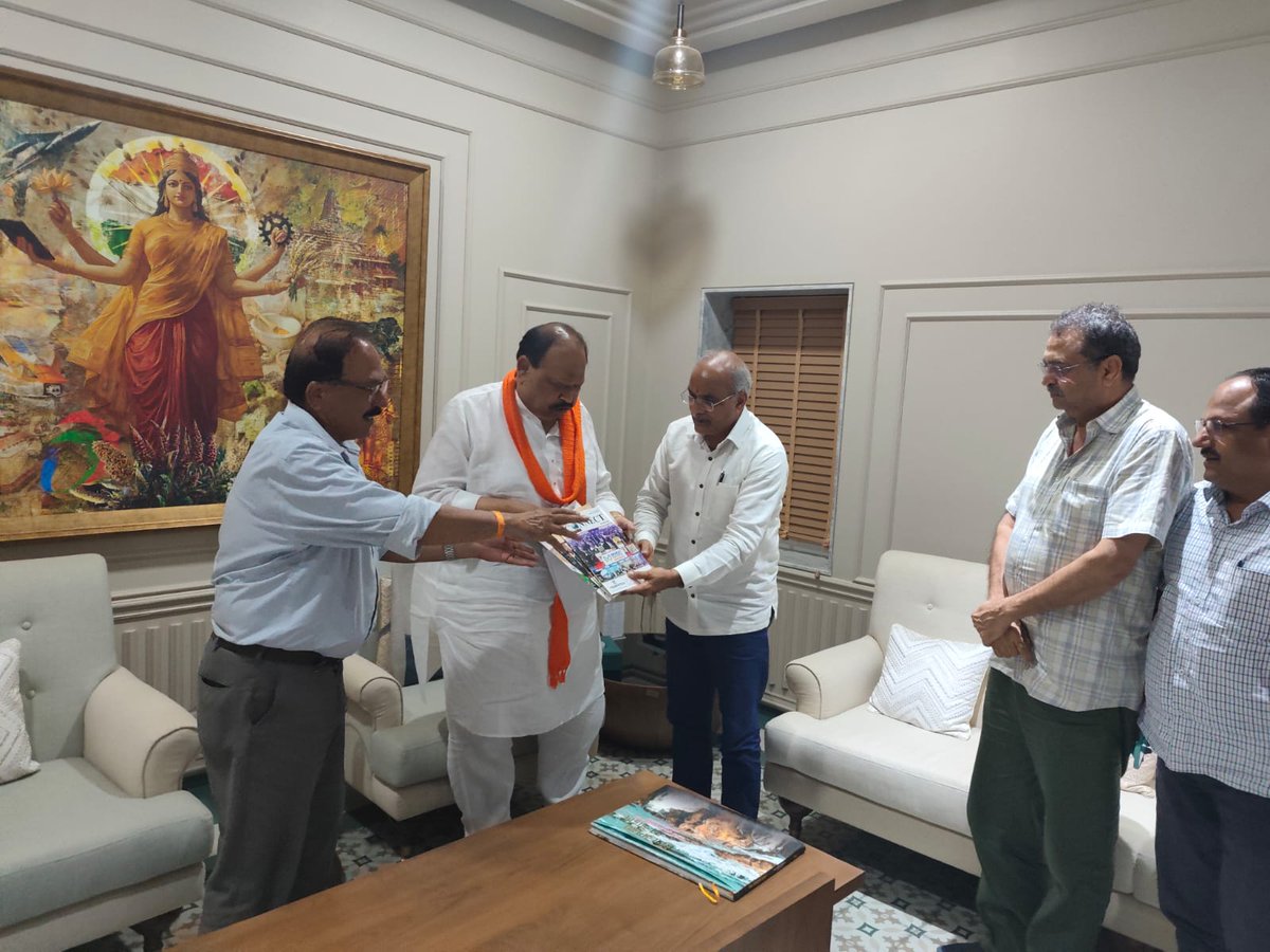 HFmpcci's tweet image. 29 जुलाई 2025 को फेडरेशन  के अध्यक्ष श्री दीपक शर्मा जी के नेतृत्व में एक प्रतिनिधि मंडल ने माननीय श्री चैतन्य कुमार काश्यप, मंत्री एमएसएमई, मध्यप्रदेश शासन से प्रदेश में औद्योगिक इकाईयों पर लगने वाले संपत्तिकर, फायर एनओसी आदि विषयों पर चर्चा की ।   #mpmsme