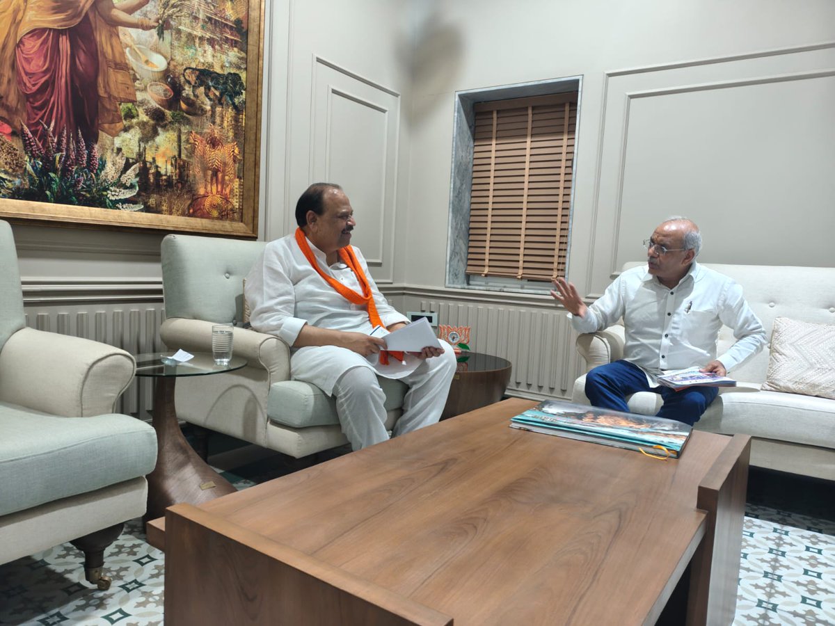 HFmpcci's tweet image. 29 जुलाई 2025 को फेडरेशन  के अध्यक्ष श्री दीपक शर्मा जी के नेतृत्व में एक प्रतिनिधि मंडल ने माननीय श्री चैतन्य कुमार काश्यप, मंत्री एमएसएमई, मध्यप्रदेश शासन से प्रदेश में औद्योगिक इकाईयों पर लगने वाले संपत्तिकर, फायर एनओसी आदि विषयों पर चर्चा की ।   #mpmsme