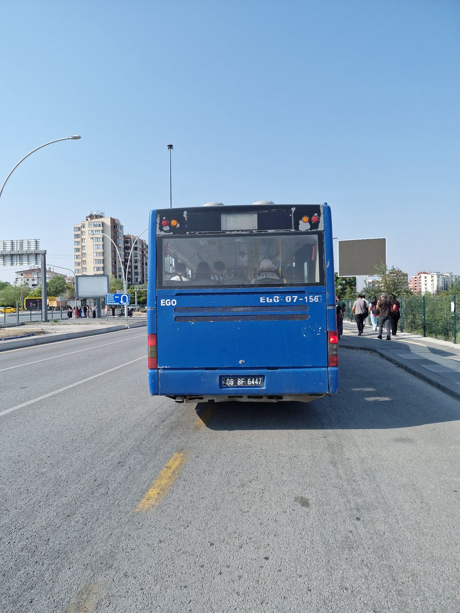 Başkanım 135-2 hattını kullanan bir vatandaş olarak şoföre sordum neden körüklü otobüs gelmiyor diye araba yok dedi, bu hattın yolcuları mağduru insanlar duraklarda kalıyor,  ayrıca Şoförü araba gitmiyor diye klimayı kapatıyor bu sıcakta 

<a href="/mavimasa/">Başkent153</a> <a href="/ZaferTekbudak/">Zafer Tekbudak</a>