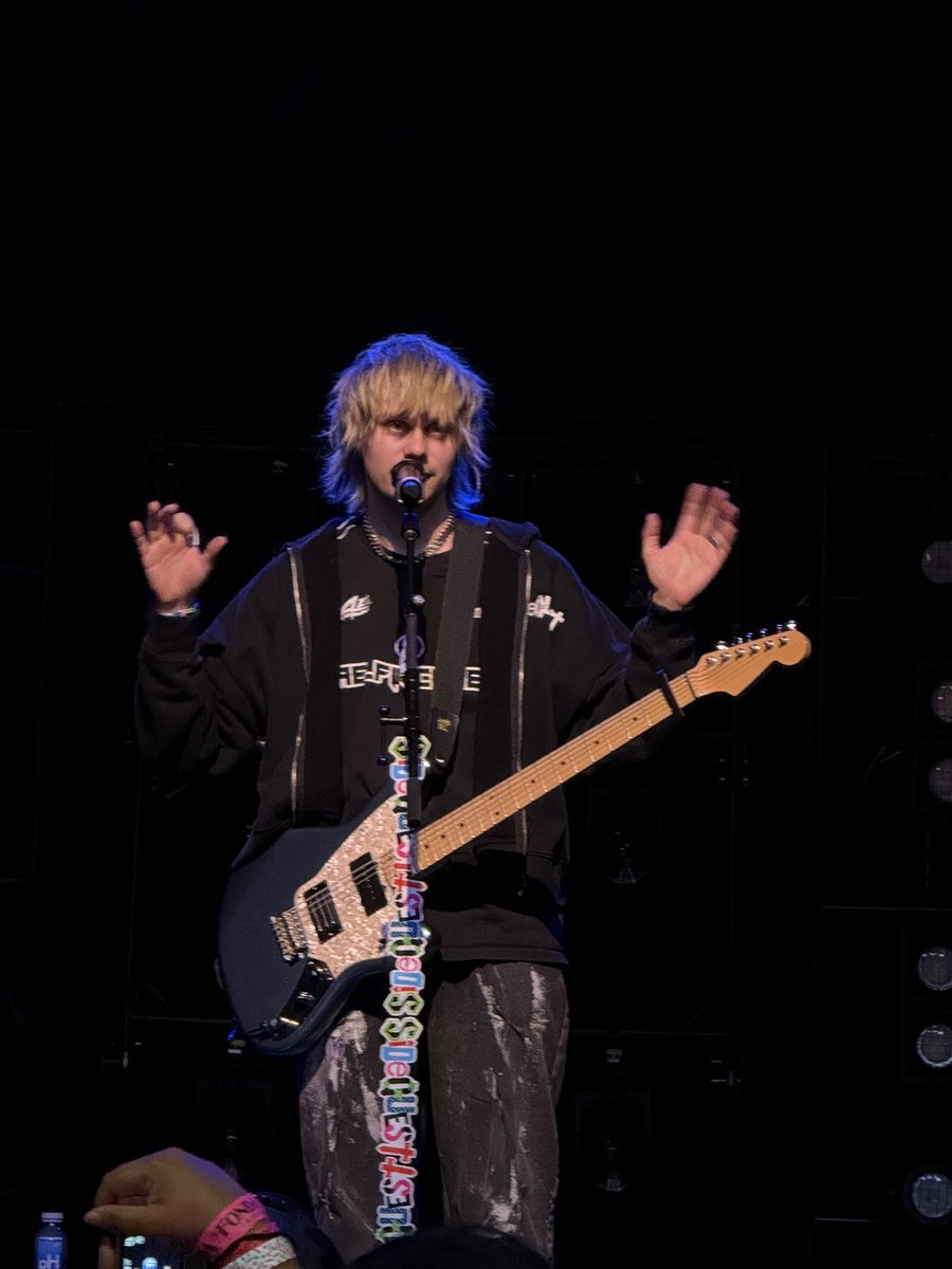 8123Samm's tweet photo. What do you mean @mbdeatherage07 &amp; I attended @Michael5SOS first Solo show 😅😭 https://t.co/v2XdSGmPYY
