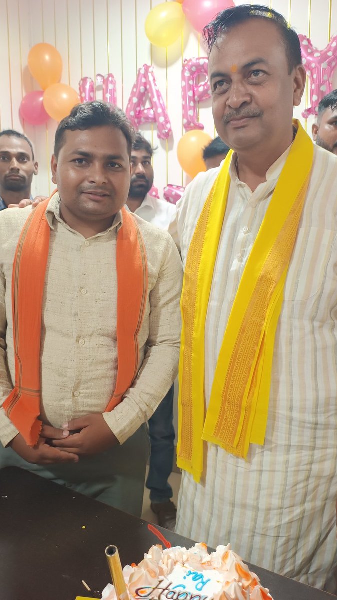 Krishna Mohan Yadav (@krishnamohanup) on Twitter photo आज अमवांदीगर मण्डल के ग्राम सभा रकबादुलमापट्टी में विधानसभा तमकुहीराज के बरिष्ठ भाजपा नेता आदरणीय डा. विजय कुमार राय जी के जन्मदिन पर केक काटकर पुष्प गुच्छ व अंगवस्त्र भेंटकर बधाई एवं शुभकामनाएं दिया गया।
महादेव जी से कामना है कि आप सदैव स्वस्थ, प्रसन्न रहे एवं दीर्घायु हो। आज अमवांदीगर मण्डल के ग्राम सभा रकबादुलमापट्टी में विधानसभा तमकुहीराज के बरिष्ठ भाजपा नेता आदरणीय डा. विजय कुमार राय जी के जन्मदिन पर केक काटकर पुष्प गुच्छ व अंगवस्त्र भेंटकर बधाई एवं शुभकामनाएं दिया गया।
महादेव जी से कामना है कि आप सदैव स्वस्थ, प्रसन्न रहे एवं दीर्घायु हो।