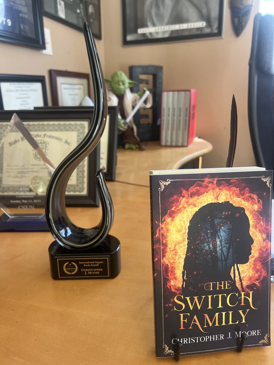 ChrisJMoore06's tweet photo. Very cool weekend… won best young adult fiction for my novel The Switch Family! https://t.co/FEZzxyeb00