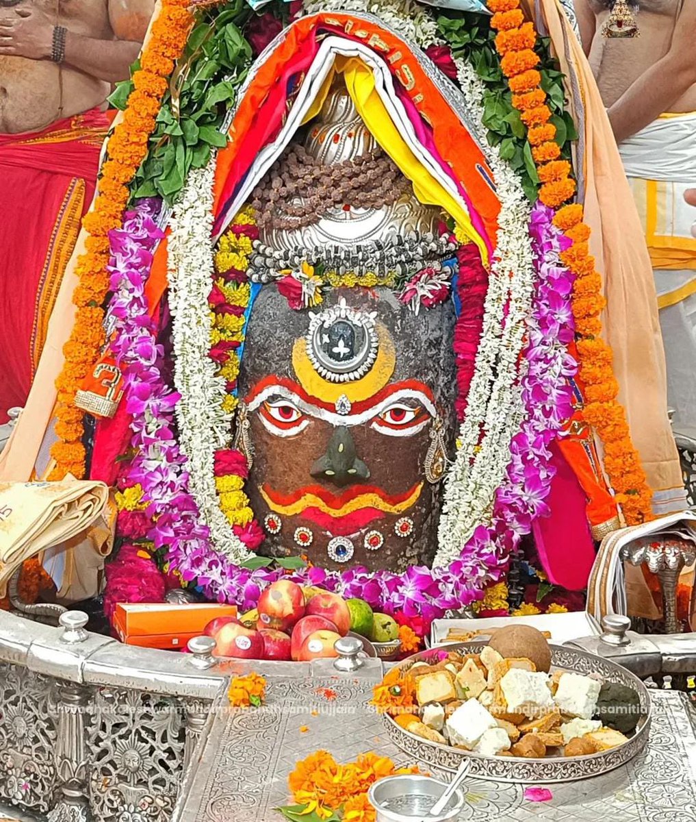 अंत ही आरंभ है 🚩

ॐ त्र्यम्बकं यजामहे सुगन्धिं पुष्टिवर्धनम् ।
उर्वारुकमिव बन्धनान्मृत्योर्मुक्षीय माऽमृतात् ||

जय श्री महाकालेश्वर ज्योतिर्लिन्गं नमो नम:||

श्री महाकालेश्वर ज्योतिर्लिंग मन्दिर उज्जैन धाम 🛕

01-08-25 शुक्रवार भस्म आरती 🙏🏼

                 🌼जय श्री महाकाल🌼