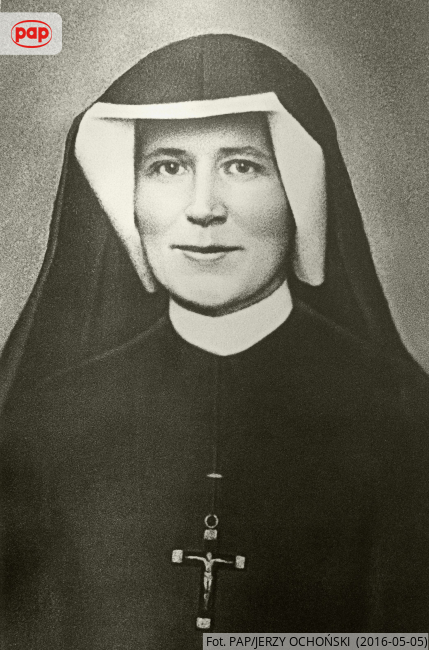 dziejepl's tweet photo. 100 lat temu Helena Kowalska – św. siostra Faustyna – wstąpiła do Zgromadzenia Sióstr Matki Bożej i Miłosierdzia przy ul. Żytniej w Warszawie. #Faustyna #Kościół #Miłosierdzie
https://t.co/i1IfyvL4Ef https://t.co/lnil9Jyr74