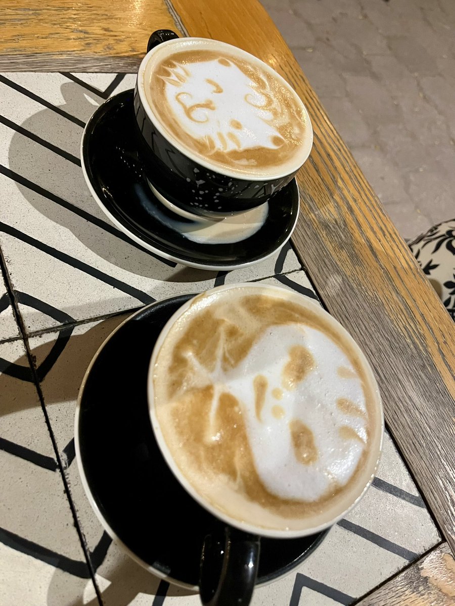 With #friends  #coffee at 
#docecuarenta  in #LosCabos 
右のは👽⁉️ #友人 と　#コーヒートーク  #ロスカボス