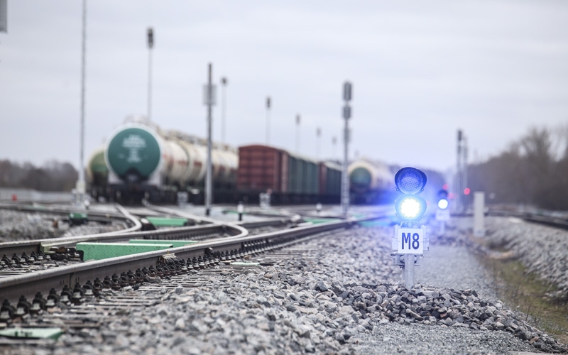 Eiropas standarts LVS EN 16494:2025 "Dzelzceļa aprīkojums. Prasības ERTMS dzelzceļa signālzīmēm" atbalsta ES likumdošanu (direktīva (EU) 796/2016) un palīdz īstenot drošu dzelzceļa tīklu - bit.ly/40K1rIf <a href="/LDzB1/">LDzB</a> <a href="/ViviVilciens/">Vivi - Vienā vilcienā</a> <a href="/Talis_L/">Tālis Linkaits</a>