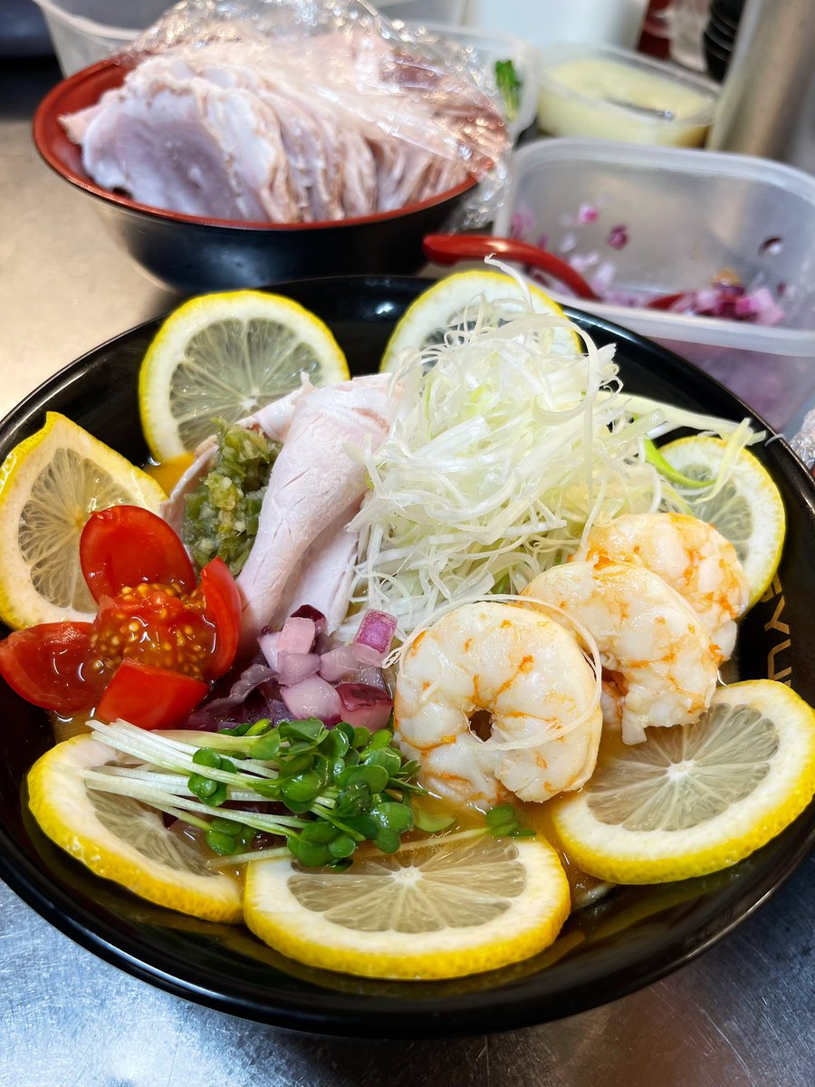 xiaomin0619's tweet photo. 今日のお昼もたくさんのお客様のご来店ありがとうございます🦐🍋🍜🙏❤️
今日と明日2日間お昼のみ限定えびレモン塩ラーメン🦐🍋🍜
お客様のえびトッピングが🦐🦐🦐🦐🦐w
明日土曜日も是非よろしくお願いします🦐🍋🍜♪̊̈♪̆̈
#ラーメン
#GUYTON
#2日限定麺 https://t.co/U30V3WTjsK