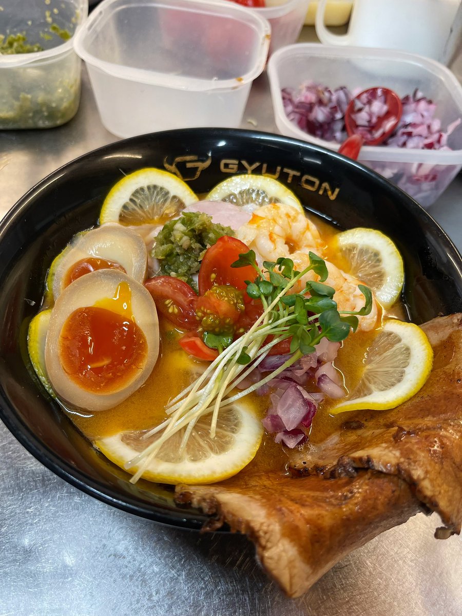 xiaomin0619's tweet photo. 今日のお昼もたくさんのお客様のご来店ありがとうございます🦐🍋🍜🙏❤️
今日と明日2日間お昼のみ限定えびレモン塩ラーメン🦐🍋🍜
お客様のえびトッピングが🦐🦐🦐🦐🦐w
明日土曜日も是非よろしくお願いします🦐🍋🍜♪̊̈♪̆̈
#ラーメン
#GUYTON
#2日限定麺 https://t.co/U30V3WTjsK