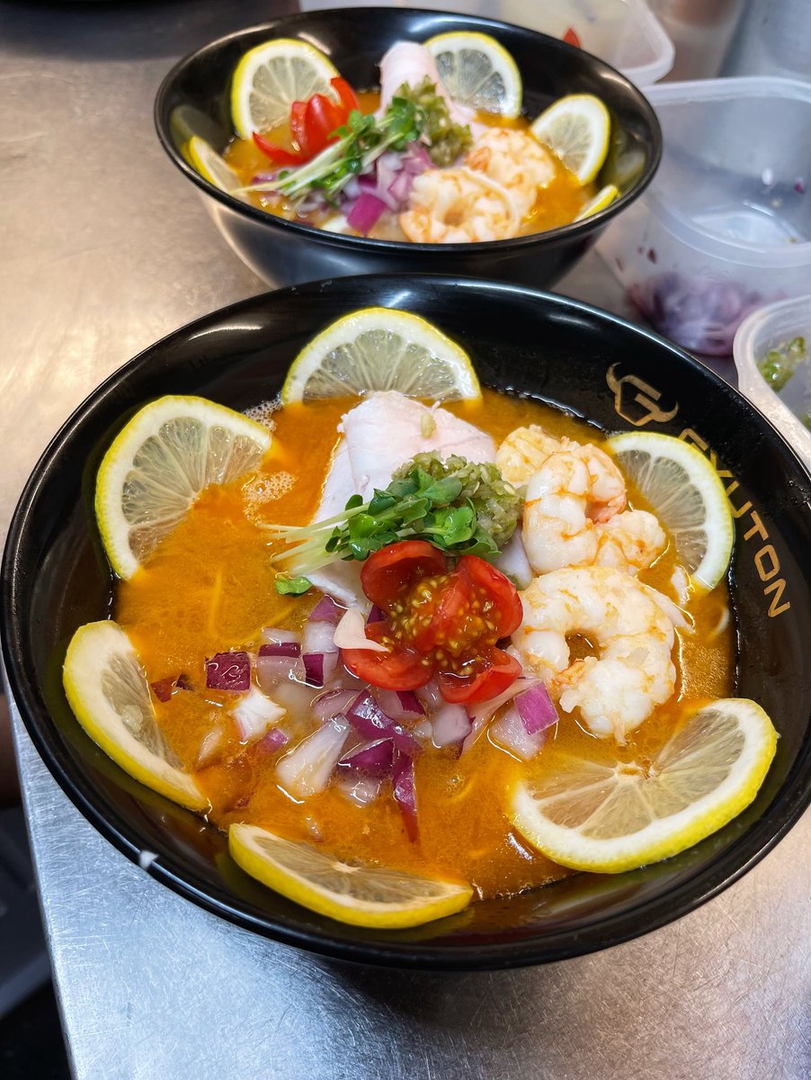 xiaomin0619's tweet photo. 今日のお昼もたくさんのお客様のご来店ありがとうございます🦐🍋🍜🙏❤️
今日と明日2日間お昼のみ限定えびレモン塩ラーメン🦐🍋🍜
お客様のえびトッピングが🦐🦐🦐🦐🦐w
明日土曜日も是非よろしくお願いします🦐🍋🍜♪̊̈♪̆̈
#ラーメン
#GUYTON
#2日限定麺 https://t.co/U30V3WTjsK