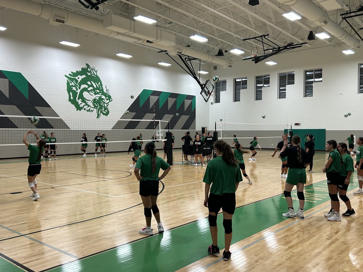 Midnight Madness-Volleyball Edition….Monahans Lady Loboes begin their drills to start their 2025 campaign!