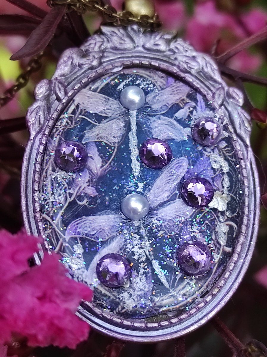 Collier danse féérique libellules dans la grotte des demoiselles dans le sud de la France, cadeau d'été, insecte des milieux aquatiques etsy.me/4m5U9Hh via <a href="/Etsy/">Etsy</a> REMISE ETE
frenchjewelryvintage.etsy.com/listing/434311…