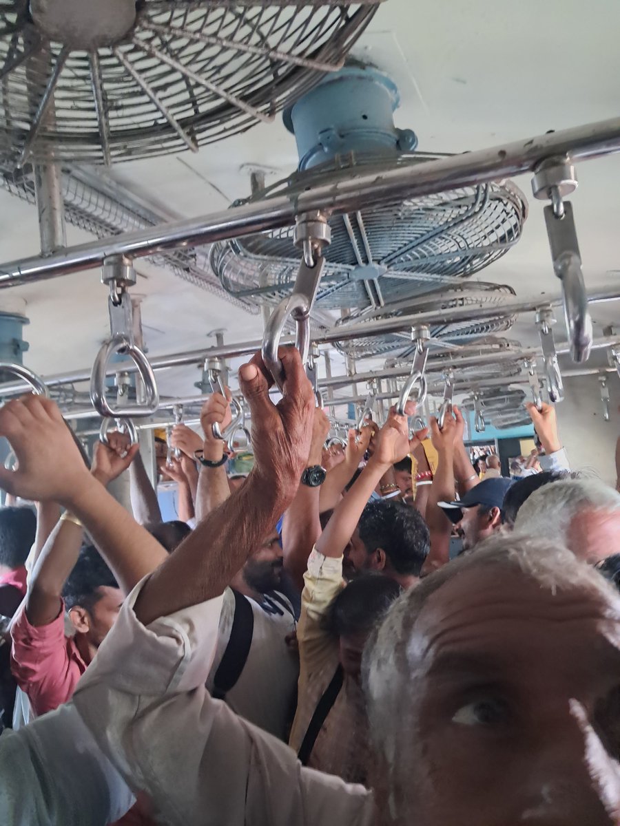 Ravi Chauhan (@raj_sng) on Twitter photo рдмрд╣реБрдд рд╕рд╛рд▓реЛрдВ рдмрд╛рдж #IndianRailways рдХреЗ рдкреИрд╕реЗрдВрдЬрд░ рдЯреНрд░реЗрди рдореЗрдВ рд╕рдлрд░ рдХрд░рдиреЗ рдХрд╛ рдореМрдХрд╛ рдорд┐рд▓рд╛ рднреАрдбрд╝ рдЗрддрдиреА рдХреА рдЦрдбрд╝реЗ рд╣реЛрдиреЗ рддрдХ рдЬрдЧрд╣ рдирд╣реАрдВ рд╣рд╛рдЬреАрдкреБрд░-рдмрд░реМрдиреА рдкреИрд╕реЗрдВрдЬрд░ рдЯреНрд░реЗрди
<a href="/RailMinIndia/">Ministry of Railways</a> <a href="/iChiragPaswan/">рдпреБрд╡рд╛ рдмрд┐рд╣рд╛рд░реА рдЪрд┐рд░рд╛рдЧ рдкрд╛рд╕рд╡рд╛рди</a> <a href="/girirajsinghbjp/">Shandilya Giriraj Singh</a> <a href="/nityanandraibjp/">Nityanand Rai</a> рдмрд╣реБрдд рд╕рд╛рд▓реЛрдВ рдмрд╛рдж #IndianRailways рдХреЗ рдкреИрд╕реЗрдВрдЬрд░ рдЯреНрд░реЗрди рдореЗрдВ рд╕рдлрд░ рдХрд░рдиреЗ рдХрд╛ рдореМрдХрд╛ рдорд┐рд▓рд╛ рднреАрдбрд╝ рдЗрддрдиреА рдХреА рдЦрдбрд╝реЗ рд╣реЛрдиреЗ рддрдХ рдЬрдЧрд╣ рдирд╣реАрдВ рд╣рд╛рдЬреАрдкреБрд░-рдмрд░реМрдиреА рдкреИрд╕реЗрдВрдЬрд░ рдЯреНрд░реЗрди
<a href="/RailMinIndia/">Ministry of Railways</a> <a href="/iChiragPaswan/">рдпреБрд╡рд╛ рдмрд┐рд╣рд╛рд░реА рдЪрд┐рд░рд╛рдЧ рдкрд╛рд╕рд╡рд╛рди</a> <a href="/girirajsinghbjp/">Shandilya Giriraj Singh</a> <a href="/nityanandraibjp/">Nityanand Rai</a>