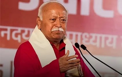 SHOCKING NEWS 🚨 Ex-ATS officer Mehiboob Mujawar claims he was asked to arrest Mohan Bhagwat 😱

He said Malegaon blast probe was politically driven. I refused to frame Mohan Bhagwat. It was a horrific confidential order 😳

"Then they destroyed my career of 40 years. A false