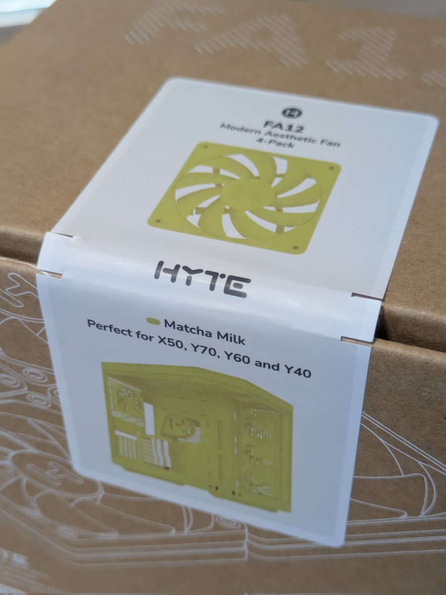 HYTEのMACHA MILKカラーのFA12ファンも届いた
#HYTE