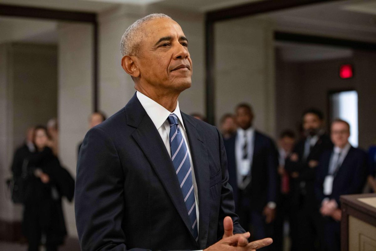 🔔 <a href="/BarackObama/">Barack Obama</a> menotté et mis à genoux par le <a href="/FBI/">FBI</a> ? C’est une fausse vidéo, trafiquée par l'IA et relayée par #Trump pour tenter de détourner l’attention de l’affaire Epstein qui ne cesse de l’empoisonner.
👉🖊
franc-tireur.fr/obama-livre-au…