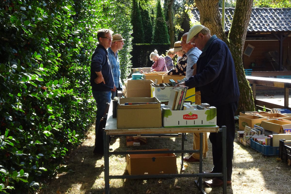 Nieuwsbrief augustus 2025 - mailchi.mp/73883079eea3/n… Met informatie over de kleine excursie naar Huys ter Horst en de boekenbeurs in september.