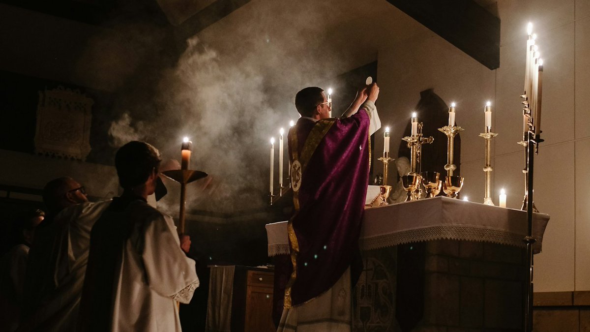 RobertDFalconer's tweet photo. I come from an evangelical-charismatic tradition where anything that looked even remotely liturgical was frowned upon as being traditional, and tradition, as far as they were concerned, were the traditions of men...

https://t.co/55h38BE0F8 https://t.co/xN4LeYMR1M