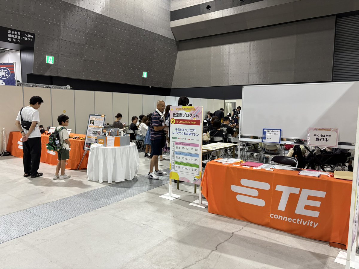 legotut's tweet photo. キッズエンジニア2025にて、
TE Connectivity様の展示物の製作を担当させていただしました!
#TEconnectivity #レゴ #lego https://t.co/rRAvgo4Psh