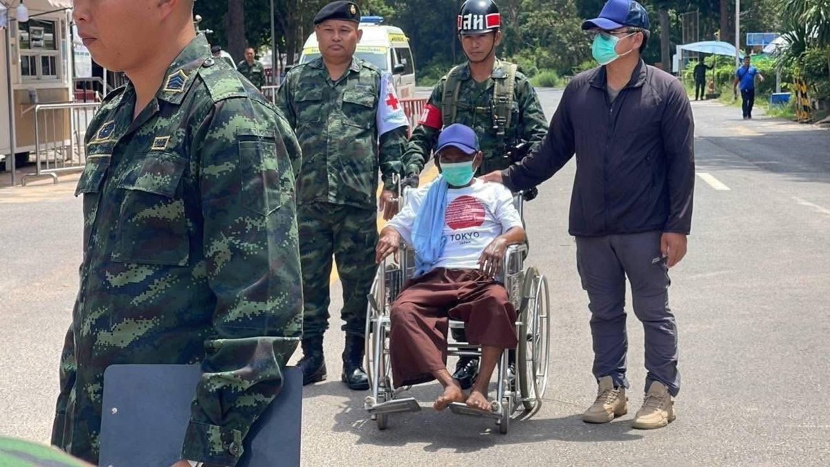 BiRainny's tweet photo. 20soldiers was captured by Thai military, yet it’s been four day only 2of them are returned to their country.According to the Third Geneva Convention,article 118 states that Prisoners of war shall be released and repatriated without DELAY after the cessation of active hostilities https://t.co/6Cp3wDvTJQ