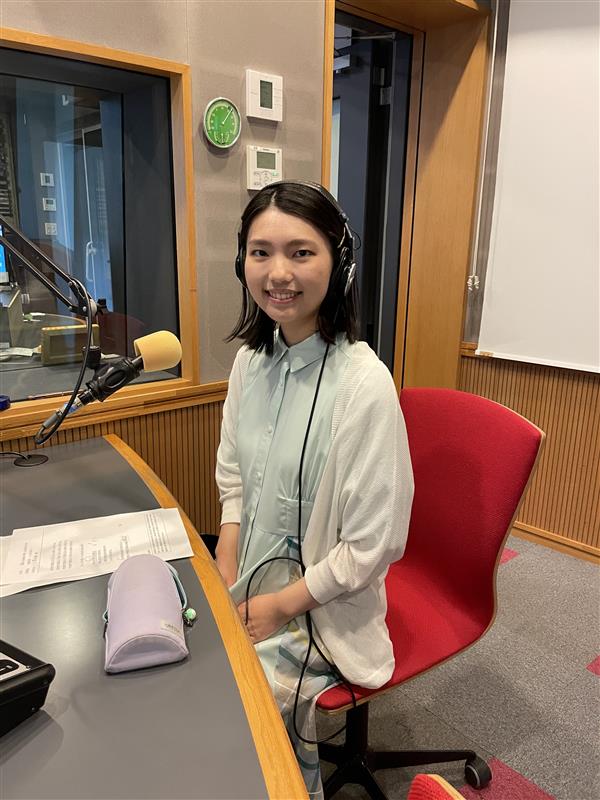 JFN_CMC's tweet photo. きょうは
関東甲信越静岡ブロックから
ブロック賞贈呈式レポートです✨

🏅常葉大学短期大学部　白鳥茉奈さん

日本文学科らしい
素敵な📻コピーを応募してくれました🖋

タイトルは「表す言葉」🌸🌞🍁⛄️

K-MIXのスタジオで収録した
CM作品をぜひ聴いてね🎧
⏬⏬⏬
https://t.co/Wh8O9AWlY8
#jfn https://t.co/WNgUzZ4a0d