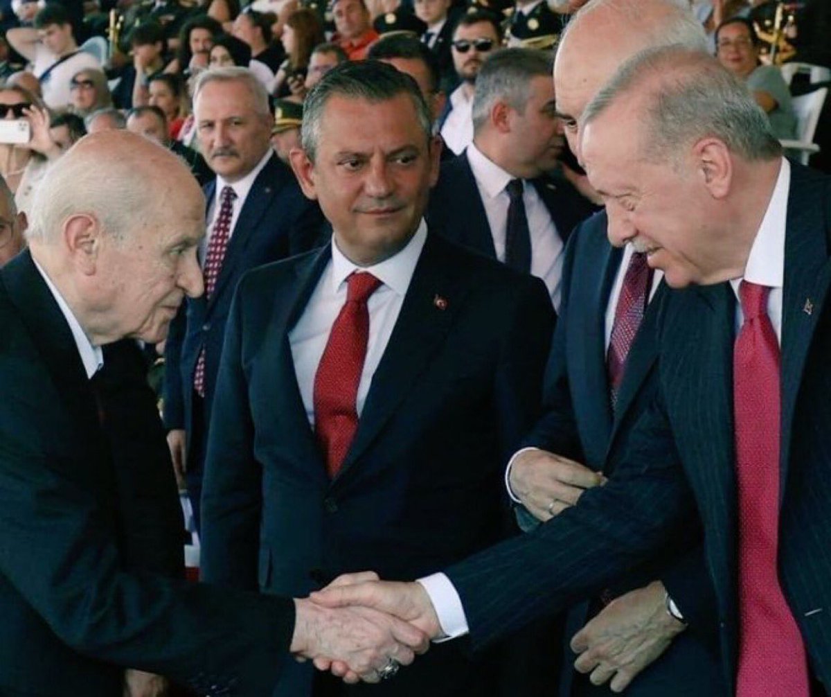 Özgür efendi Biz bitti demeden bitmez demiş.
 Bu metinleri Akp seçip veriyor sanırım. Bana neden Akpyi çağrıştırıyor bilen var mı?