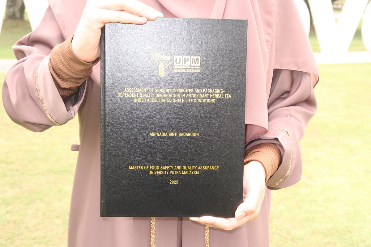 Naddy0314's tweet photo. Officially completed my Masters study 💃🏼 https://t.co/hIPRJ3PEiY