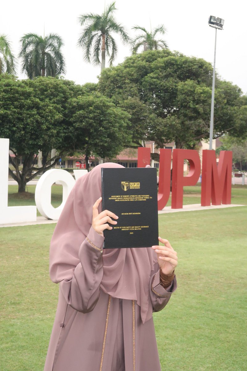 Naddy0314's tweet photo. Officially completed my Masters study 💃🏼 https://t.co/hIPRJ3PEiY