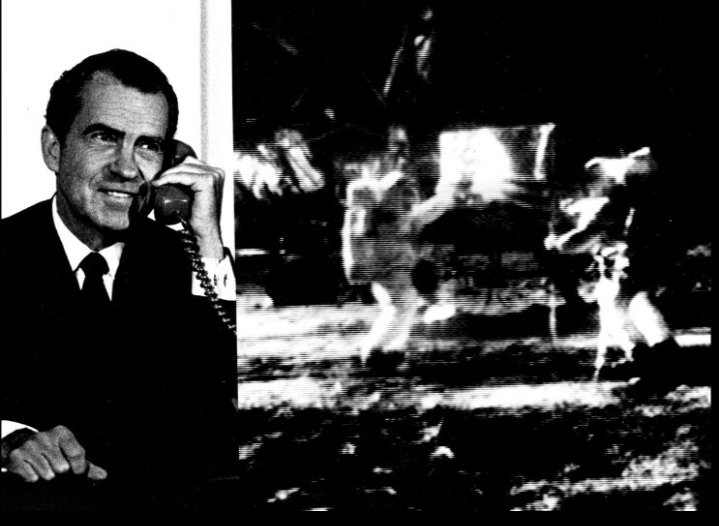 ❌☎️El presidente Nixon hablando con los astronautas en la luna a 500 mil km. de distancia.

¿Las ondas de radio telefónica cruzaron sin problema el infranqueable cinturón de Van Allen?
🤡🤡🤡🤡🤡🤡🤡🤡🤡🤡