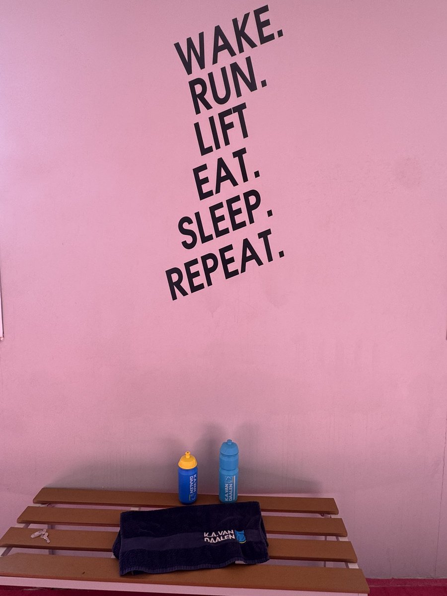 Bouwvak/ Vakantietijd 🏖️ 
Sommige van ons werken door. Dit zorgt ervoor dat we tijdens de bouwvak gewoon bereikbaar zijn.
Voor de andere een tijd van ontspannen, sporten, lekker eten en genieten van vrienden en familie🥰 
Wat doe jij deze vakantie? Laat het ons weten 📷⬇️