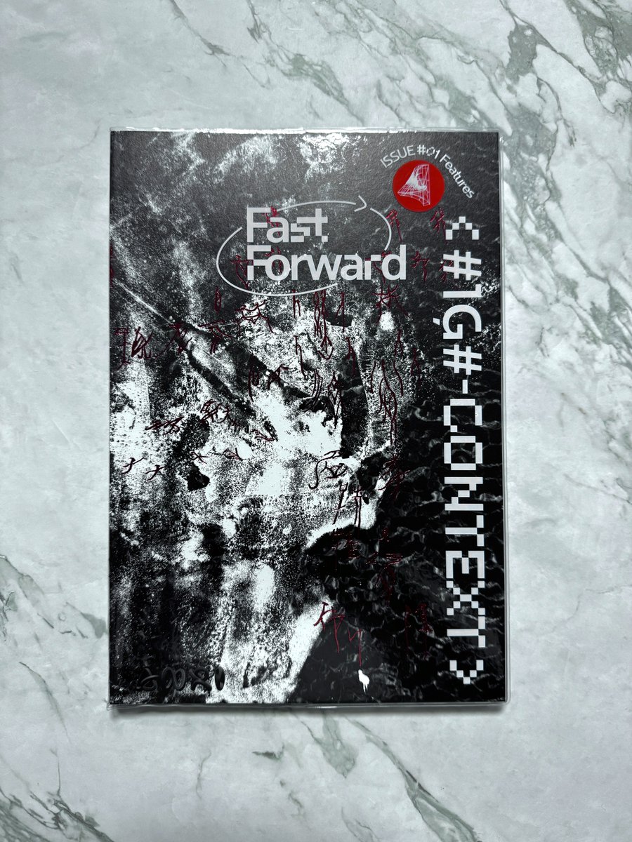 ANRIのナカジさん（<a href="/nakajish/">ナカジ ❘ VC</a>）らが手掛ける雑誌『FASTFORWARD』創刊号が買えるということで、 #ANRI書店 に行ってきた。想像よりも中身がぎゅっと詰まってて読むのが楽しみです。空間も素敵なのでもっとゆっくり滞在したかった。じっくり拝読します！
カバー、めちゃくちゃかっこいい。