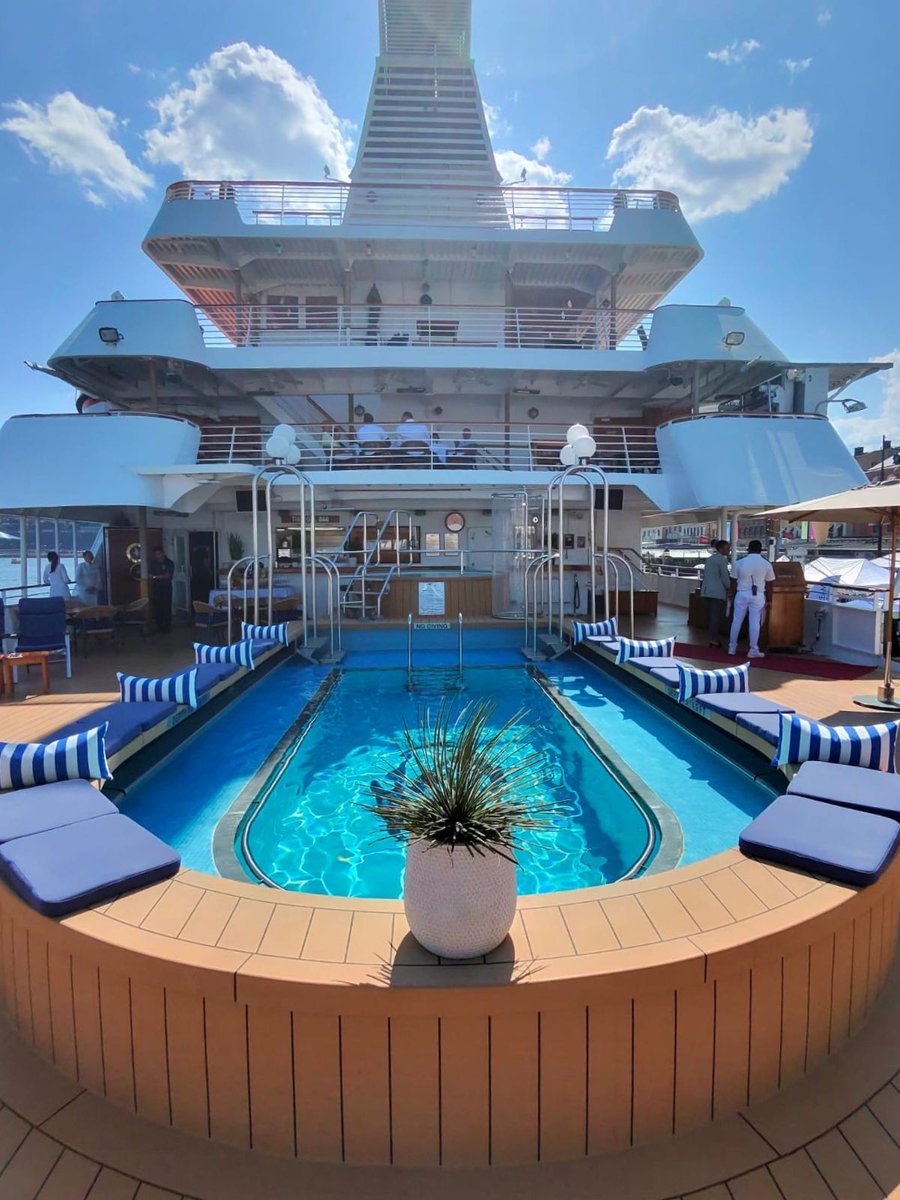 No crowds, no schedules. Just you, the sea, and the charm of SeaDream.

#ItsYachtingNotCruising #SeaDreamYC