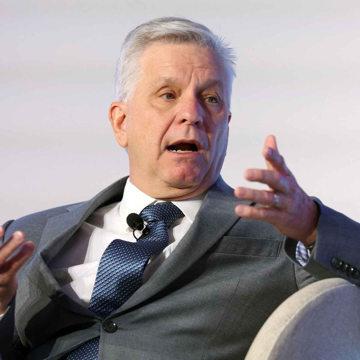 🚨突发：美联储理事沃勒刚刚表示，他反对鲍威尔及其他理事会成员决定不降息的决定，因为根据目前我们掌握的所有数据，降息才符合美联储的政策方向。 其余理事会成员到底在干什么？  本次会议中共有两位“反对者”。 公开会议记录。