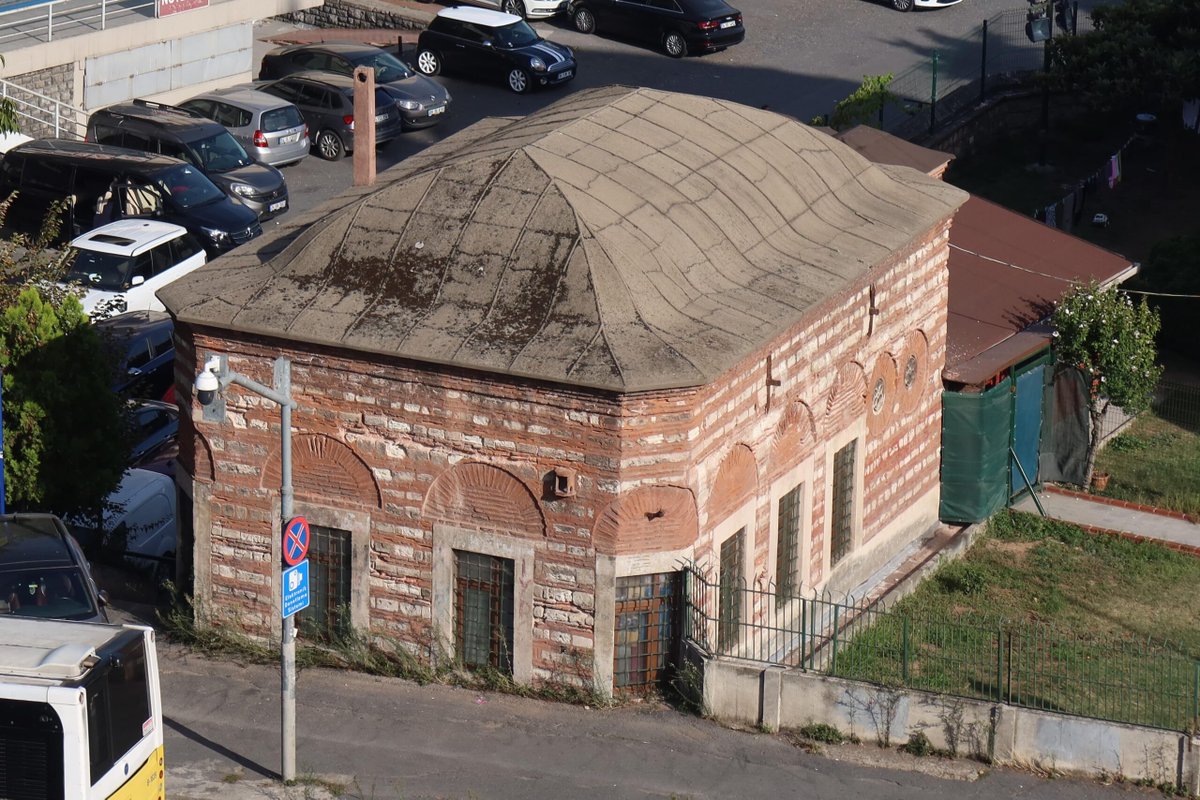 Sıbyan Mektebi

Sıbyan, Arapça bir kelime olup "sabi" yani çocuk kelimesinin çoğuludur.  Sıbyan mektebi, Osmanlı Dönemi'nde günümüz ilköğretim okullarına karşılık gelen eğitim yapısıdır. 

Sıbyan mektepleri, Kur'an eğitimi ve temel dini bilgiler vermek amacıyla kurulmuş eğitim
