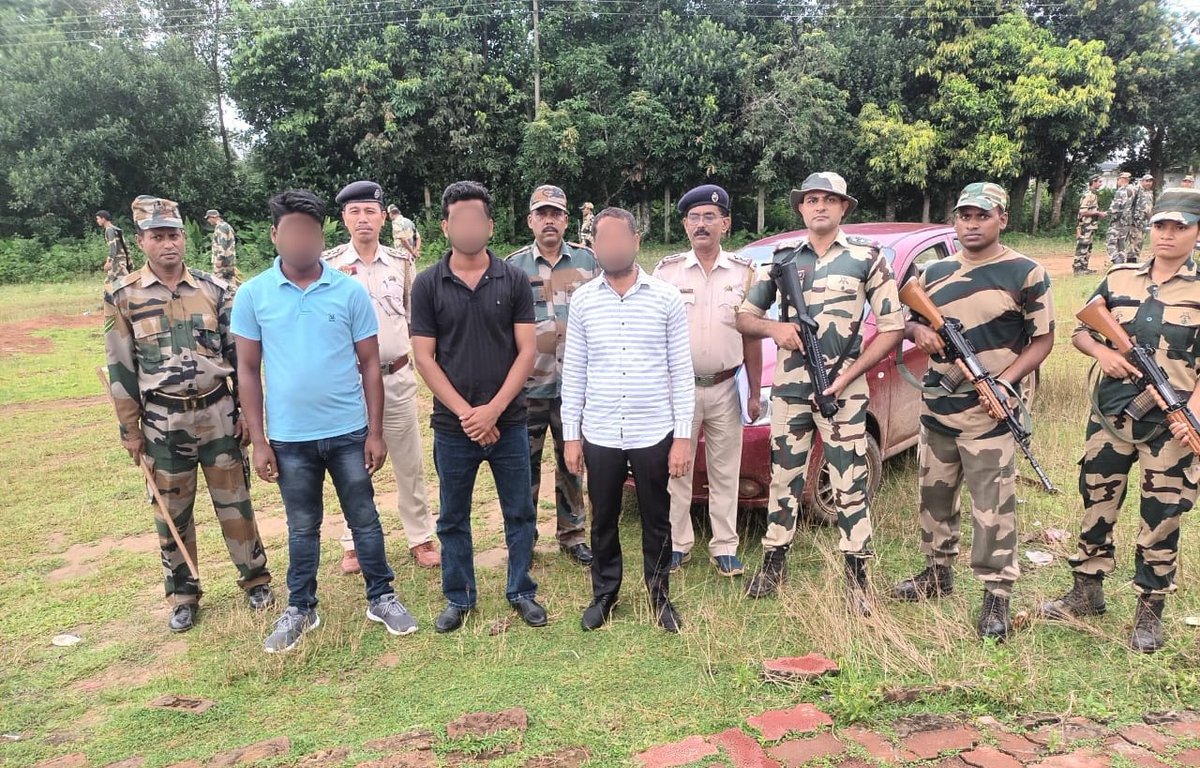 संयुक्त अभियान, बड़ी सफलता!
#BSFTripura और पुलिस ने #त्रिपुरा में ₹1.4 करोड़ की याबा टैबलेट पकड़ी।
3 तस्कर गिरफ्तार।
नशे के खिलाफ जंग जारी है! 💪🚔
#BSFTripura
#AntiDrugOperation
#DrugSeizure