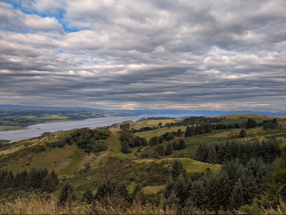 Justacarehomeg1's tweet image. Overdue reacquaintance with the #kilpatricks this morning. I've had a knee injury &amp;amp; this has meant no hillwalking. Today it went well but my knee went as soon as I was heading down. A long &amp;amp; painful return to the tarmac but I still loved my walk. #takemetothehills #refreshed