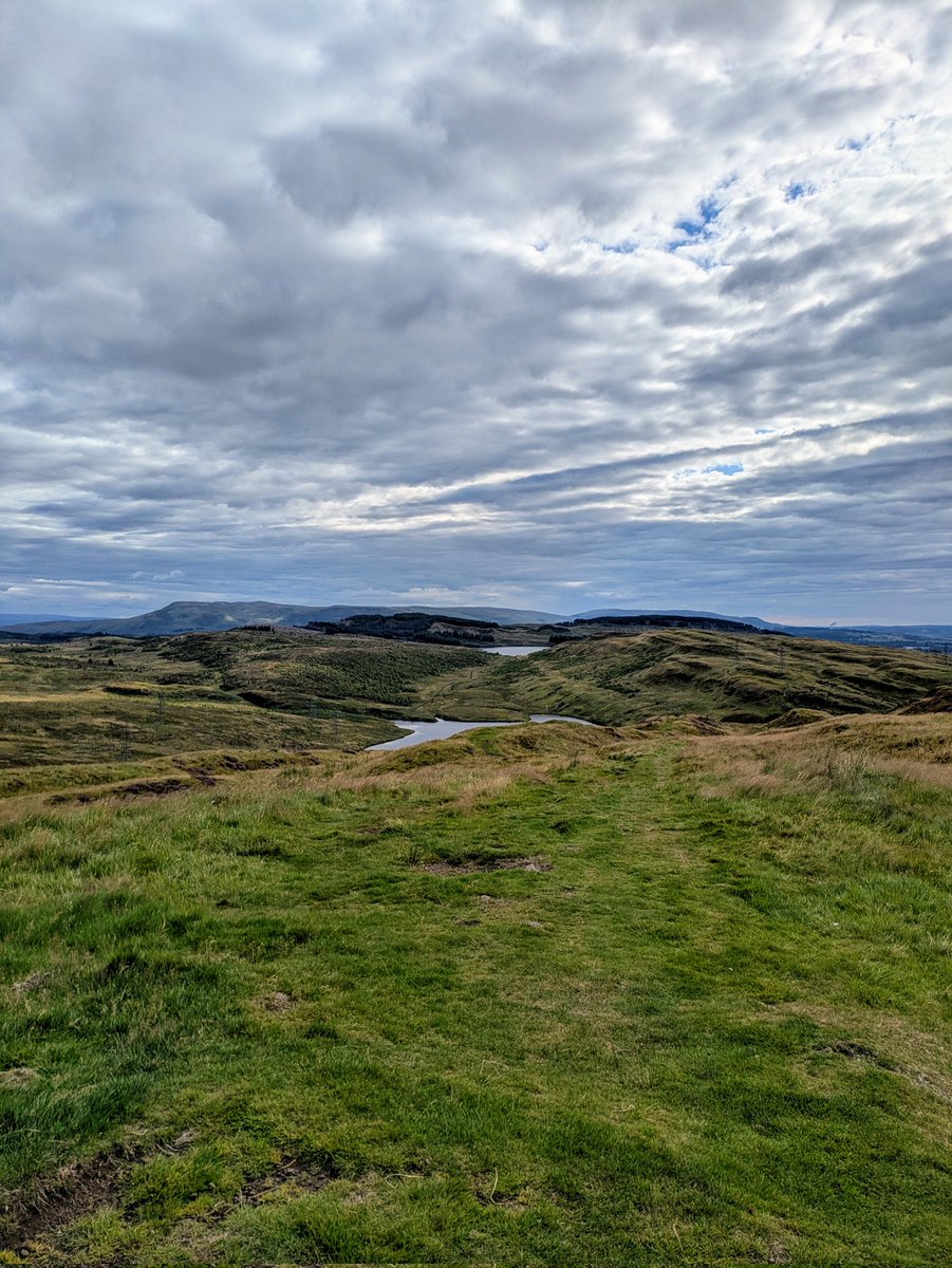 Justacarehomeg1's tweet image. Overdue reacquaintance with the #kilpatricks this morning. I've had a knee injury &amp;amp; this has meant no hillwalking. Today it went well but my knee went as soon as I was heading down. A long &amp;amp; painful return to the tarmac but I still loved my walk. #takemetothehills #refreshed