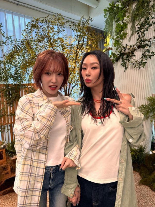 <오늘은 웬디> EP.02 '오늘은 효린'편이 업로드되었습니다!
효린과 웬디와 함께 방구석 페스티벌을 즐겨보세요

youtu.be/1KkxDIswTrw

#효린 #HYOLYN #오늘은_웬디