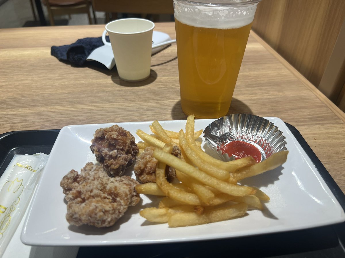 福岡国際音楽大学の勤務を定時で上がらせて頂き、コンクールのために千葉へ。
なんだかわからないけどものすごい緊張してるので
なんとなくビール🍺