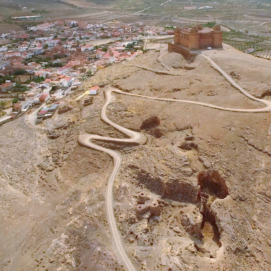 ¿Por qué es importante la adquisición del Castillo de La Calahorra, uno de los recursos patrimoniales más potentes del #GeoparquedeGranada, por parte de la Diputación de Granada?

Te lo explicamos en el siguiente artículo:
f.mtr.cool/nyelcjhtph

Os deseamos un #felizverano.