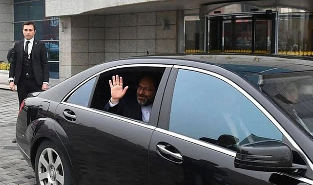 darkwebfilmler's tweet photo. 1 ay boyunca bekleyip yağmur yağacağı haberini aldıktan sonra alelacele yağmur duası yapan Diyanet İşleri Başkanı Ali Erbaş. https://t.co/lX4lpMrxpa