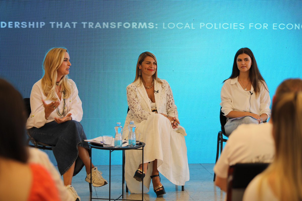 WeekofWomen's tweet image. What began as a series of dialogues across Kosovo wraps up in Gjakova, where local voices spotlight data-driven solutions for economic development. Today’s #WoWKS2025 debate affirms a shared commitment to continue building from the ground up 💬📊
#WoWKS2025 #NDIKosovo