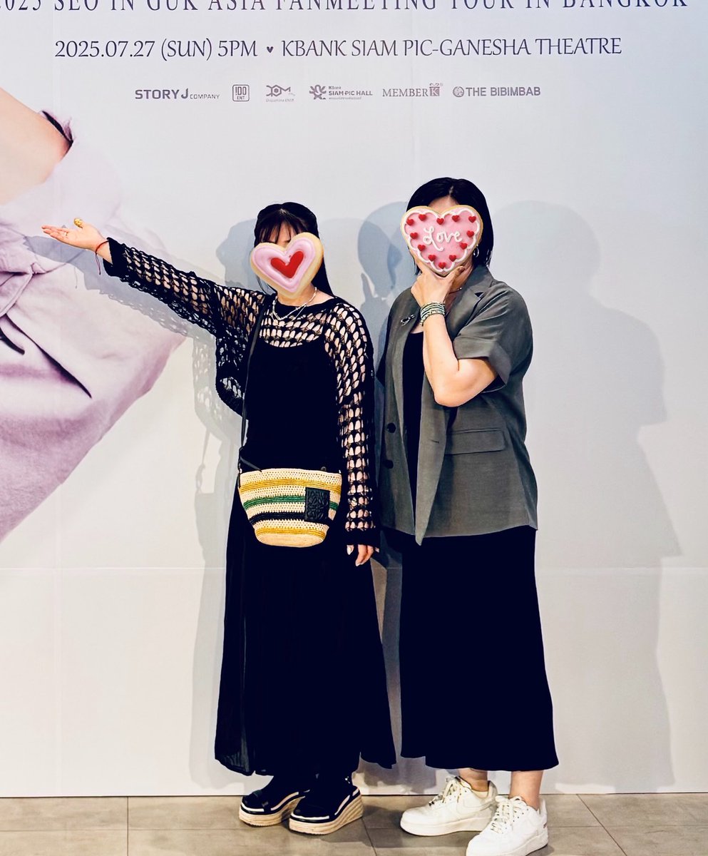 In_guk_cccc's tweet photo. I’m looking for videos from the fan meeting in Thailand, including the Hi-Bye, fansign, group photo, and 2-shot sessions.
I’d really appreciate it if you could contact me if you have any.🙏
#GlobalFanC #서인국 #SEOINGUK #ซออินกุก #SeoInGukXFansigninBKK #SeoInGukXFanmeetinginBKK https://t.co/HfixPz3I1e