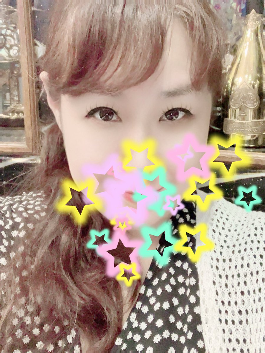 今日も飲み屋さんのお手伝い
当分金曜日はお手伝いです！
今日は昼職遅くなったのでそのまま来ちゃいましたw
なのでここでお化粧したww
直で連絡取れる方は良かったら遊びに来てねぇ❤️
次のハニーは日曜日出勤です❤️