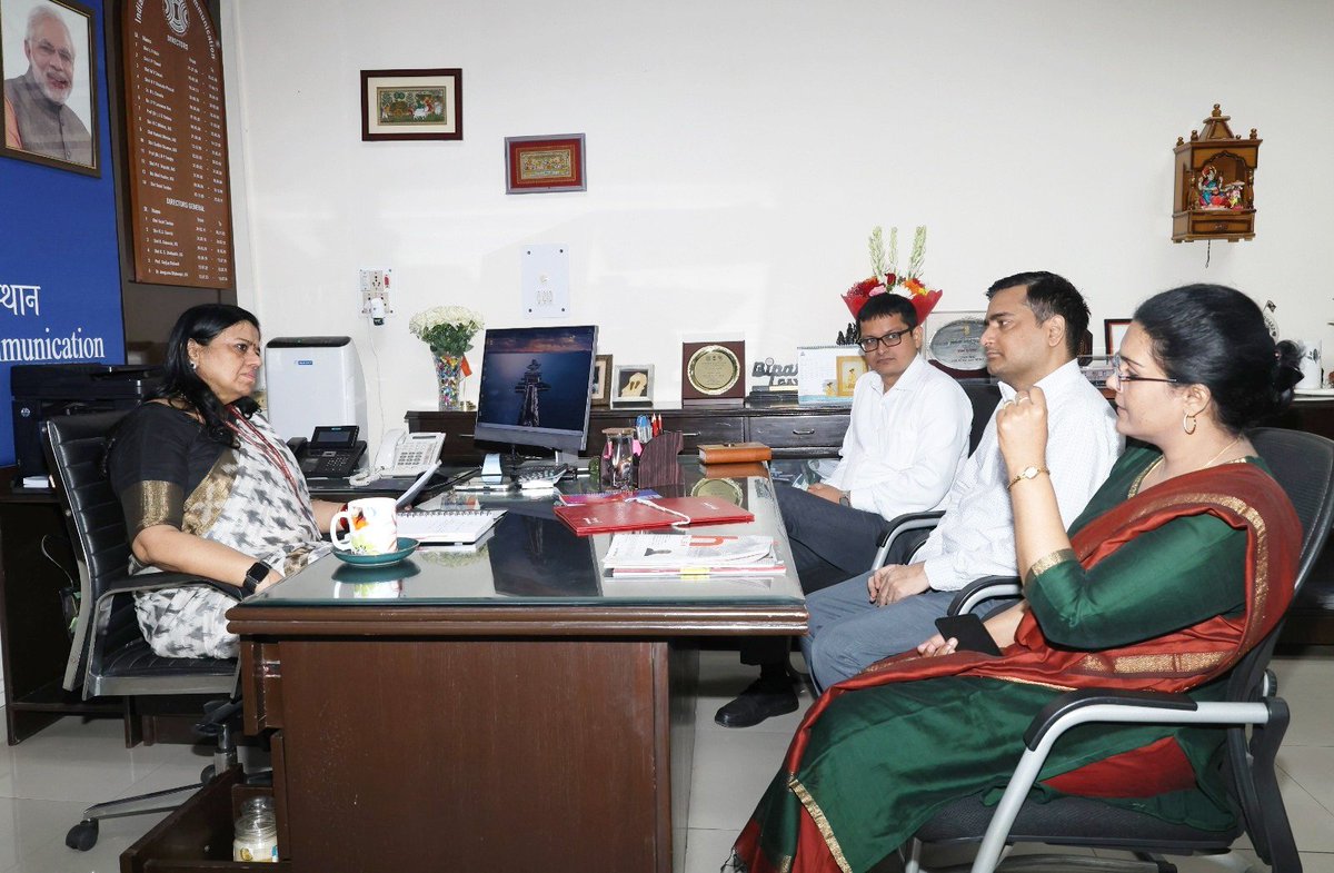 PIB in Rajasthan (@pibjaipur) on Twitter photo Dr. <a href="/pragyapgaur/">pragyapaliwalgaur</a> assumed charge as the Vice Chancellor of <a href="/IIMC_India/">Indian Institute of Mass Communication</a> today. She was warmly welcomed to the Institute by the Registrar, <a href="/DrNimishRustagi/">𝐃𝐫 𝐍𝐢𝐦𝐢𝐬𝐡 𝐑𝐮𝐬𝐭𝐚𝐠𝐢</a>, who also provided her with a detailed briefing on the functioning & activities of IIMC. Dr. <a href="/pragyapgaur/">pragyapaliwalgaur</a> assumed charge as the Vice Chancellor of <a href="/IIMC_India/">Indian Institute of Mass Communication</a> today. She was warmly welcomed to the Institute by the Registrar, <a href="/DrNimishRustagi/">𝐃𝐫 𝐍𝐢𝐦𝐢𝐬𝐡 𝐑𝐮𝐬𝐭𝐚𝐠𝐢</a>, who also provided her with a detailed briefing on the functioning & activities of IIMC.