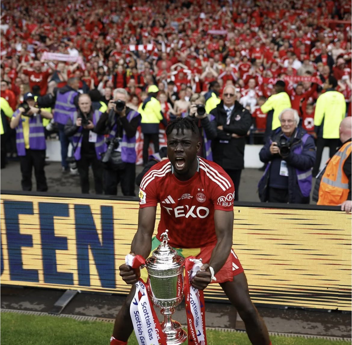 How it started vs how it ended

‘I hope we can add some of our own stories to that legacy in my time at the club’

Well you certainly did that. Forever a part of our history.

Thank you for everything Pape🇸🇳 ❤️