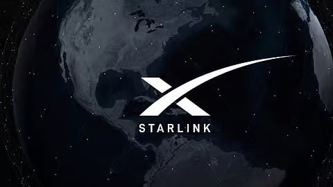 GPoliticshub's tweet image. ⚡ “Internet from Space!” Starlink Cleared for India Launch

Elon Musk’s Starlink bags a license to offer satellite internet in India! With spectrum allocation rules ready, the sky is no longer the limit

#StarlinkApproved #IndiaOnline #MuskMoves #SatelliteNet #InternetEverywhere