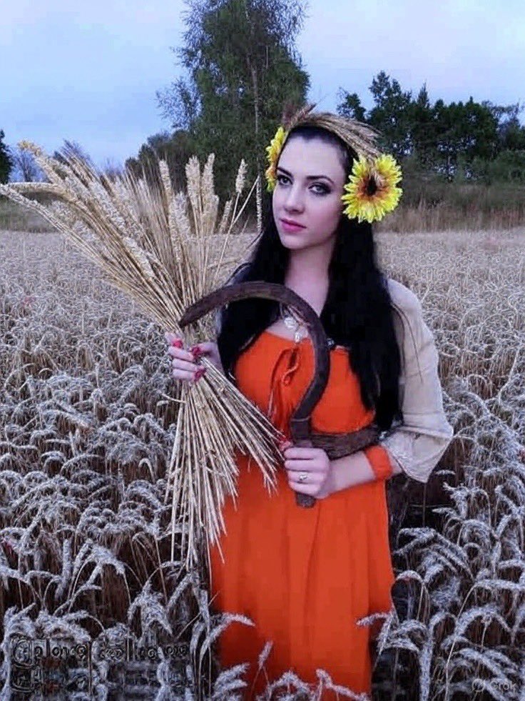 Happy #Lammas / #Lughnasadh 🌾☀️🌻

The Wheel has turned once more 🌾

By celebrating Lammas as a harvest we remember our ancestors harvesting the crops. 
It is a good time to give thanks for the abundance we have in our lives &amp; begin reaping what we have sown.