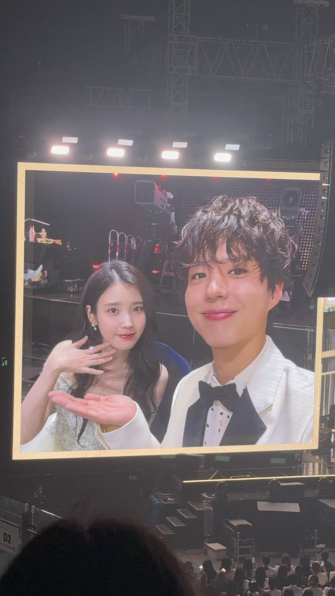 250801 #BEWITHYOU 박보검 팬미팅
아이유 박보검 은혜로운 투샷 보여주셨어요
