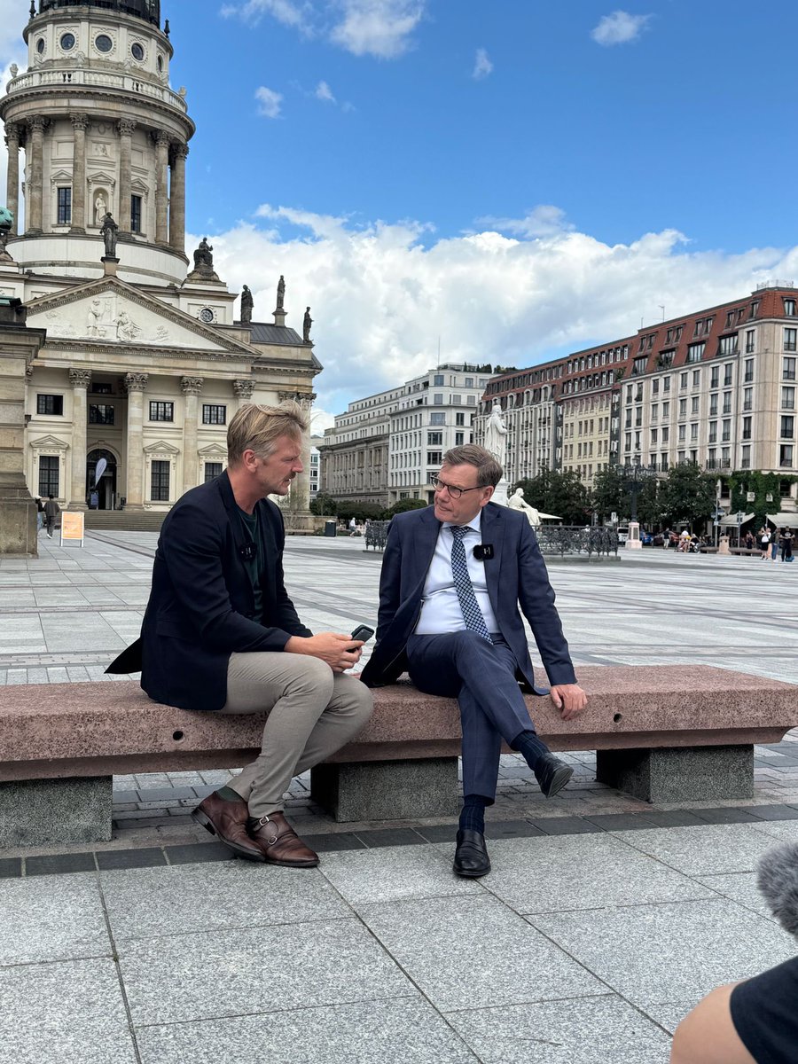 Gordon Repinski (@gordonrepinski) on Twitter photo Was erwartet <a href="/JoWadephul/">Johann Wadephul</a> in Nahost, was erhofft er in der Ukraine? Flachst er mit Rubio manchmal über Trump? Und wie ist die Rollenverteilung mit Merz?
Ein langer, außenpolitischer Spaziergang - durch Berlin Mitte.
Im Berlin Playbook 👇🎧
open.spotify.com/episode/6DcW6g… Was erwartet <a href="/JoWadephul/">Johann Wadephul</a> in Nahost, was erhofft er in der Ukraine? Flachst er mit Rubio manchmal über Trump? Und wie ist die Rollenverteilung mit Merz?
Ein langer, außenpolitischer Spaziergang - durch Berlin Mitte.
Im Berlin Playbook 👇🎧
open.spotify.com/episode/6DcW6g…